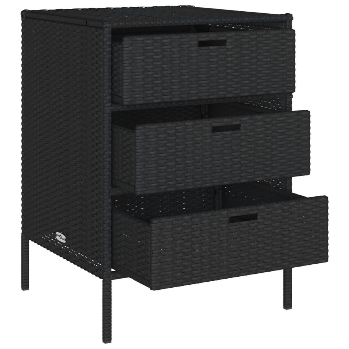 Schwarzer Weidenholzschrank mit drei Schubladen. Schubladen sind geöffnet. Metallbeine stützen den Schrank.