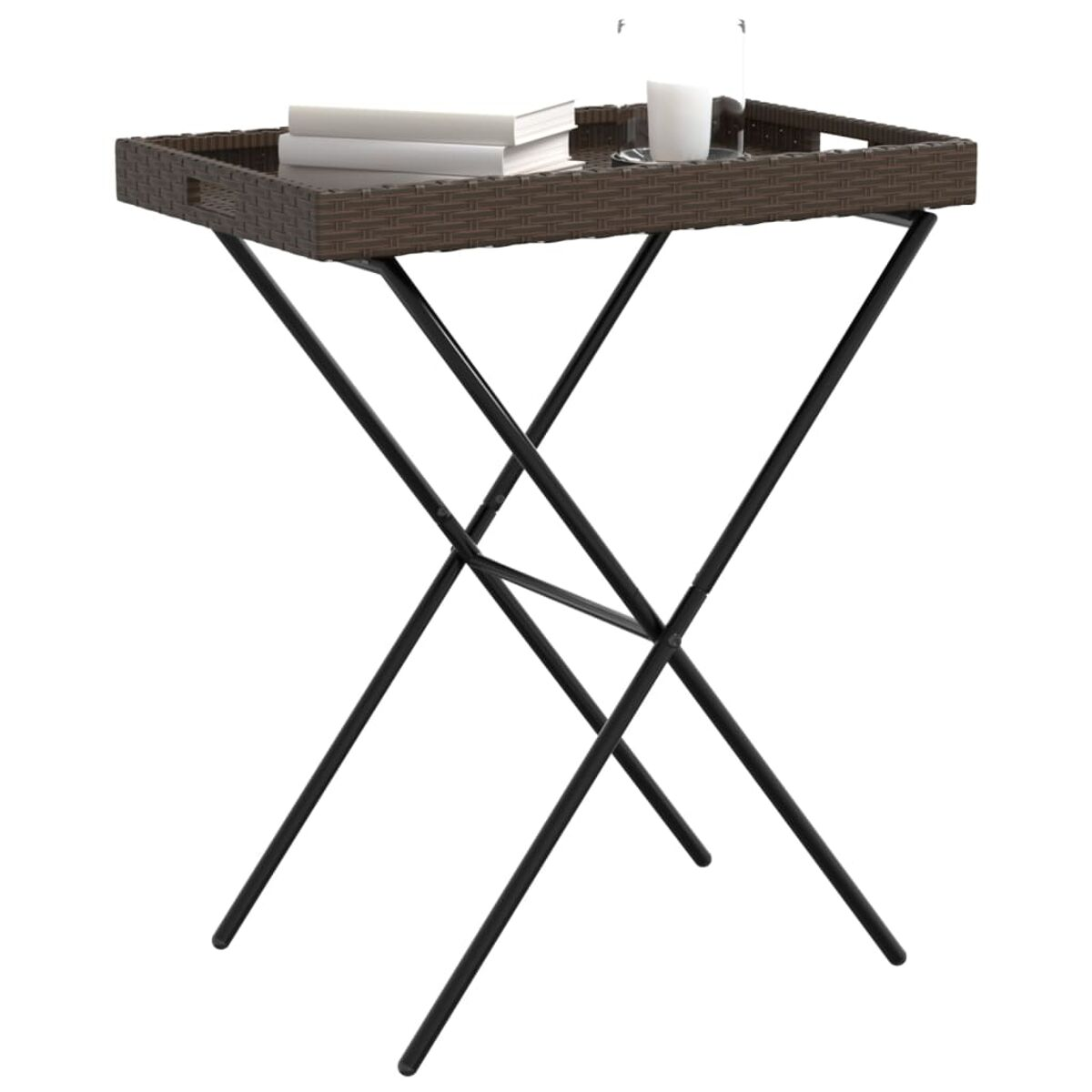 Serviertablett auf einem Klapptisch mit Büchern und einer Kerze.