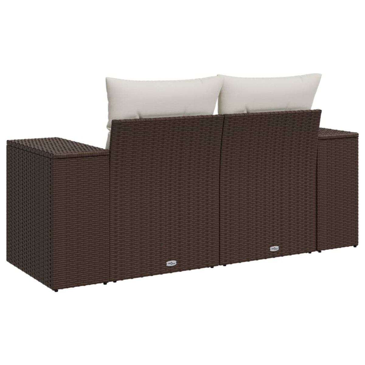 Braunes gewebtes Outdoor-Sofa mit weißen Kissen.