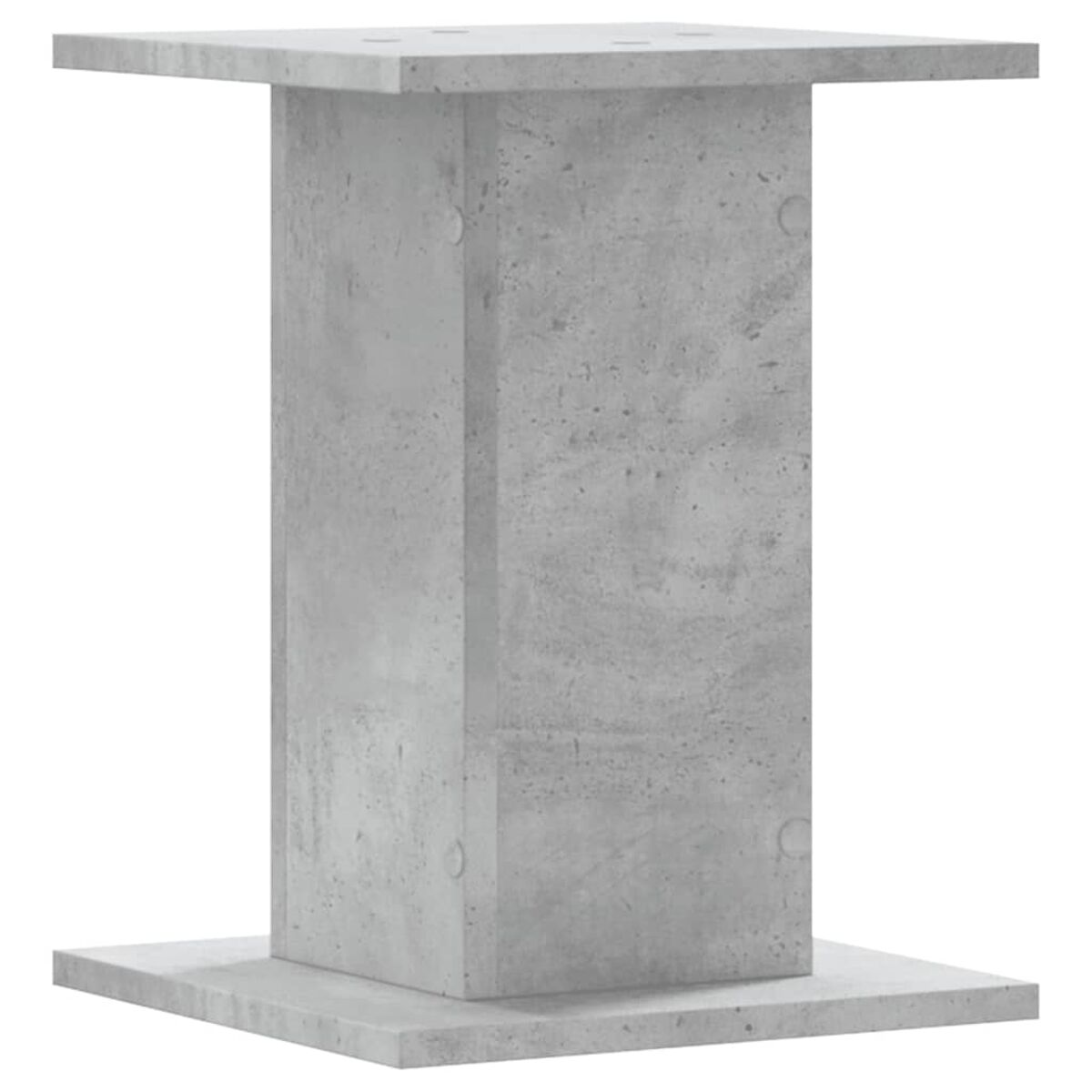 Grauer Betonsockel mit quadratischer Basis und quadratischer Oberseite, Seitenansicht.