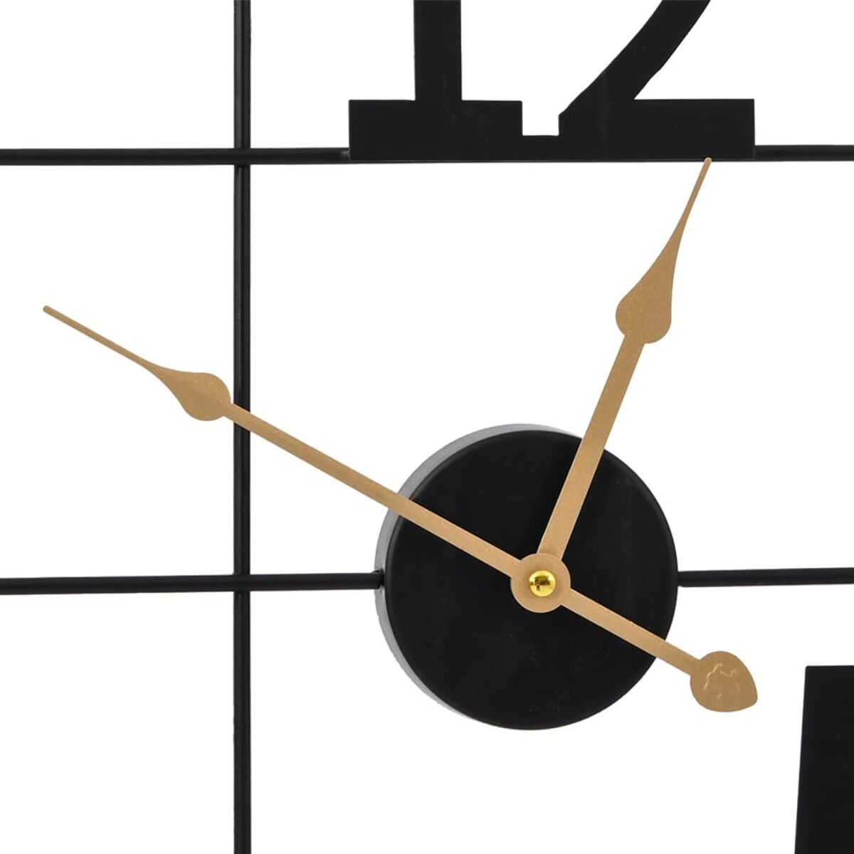 Nahaufnahme eines Zifferblatts mit schwarzem Hintergrund, goldenen Zeigern und geometrischem Design.