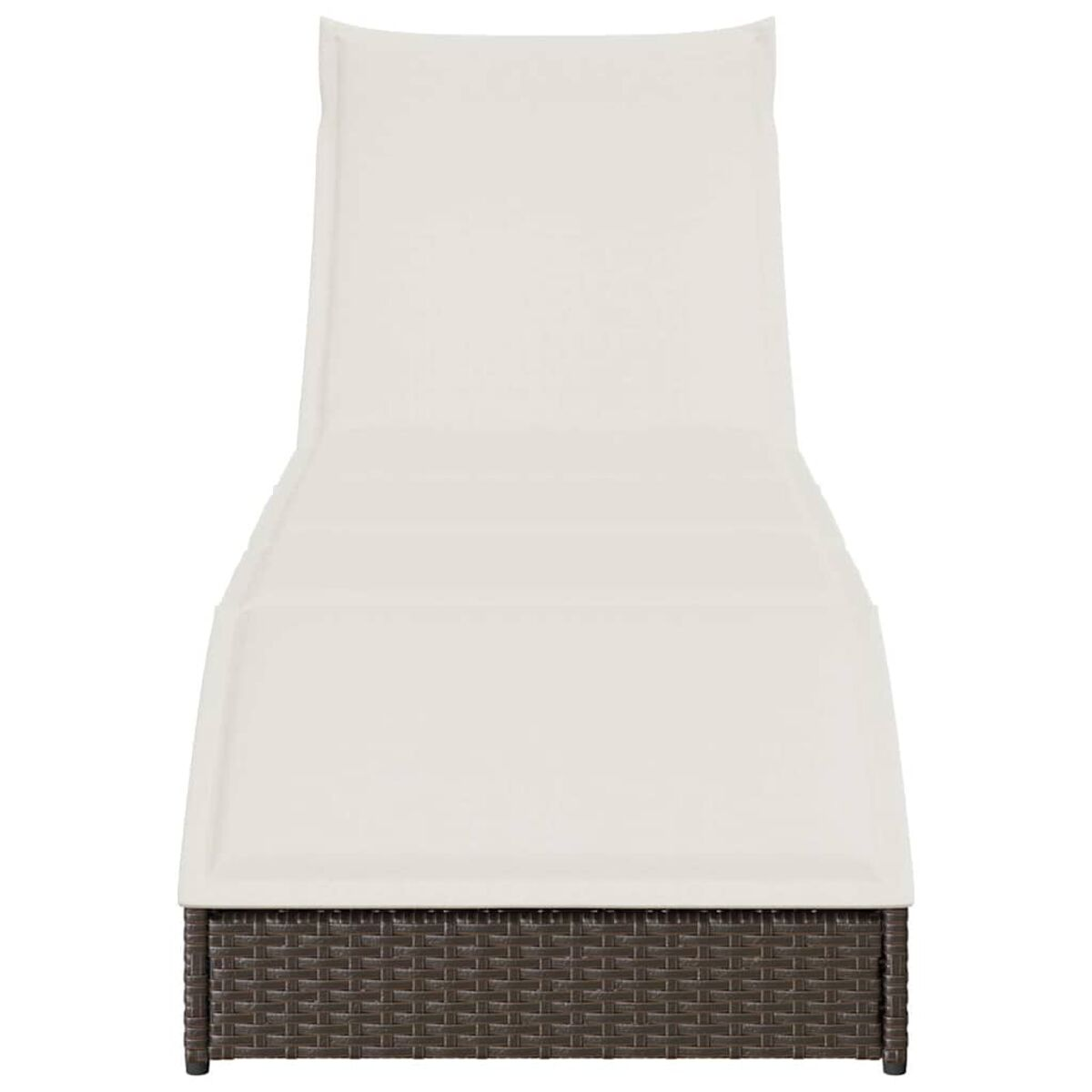 Weiße Outdoor-Chaiselongue mit braunem Korbboden. Auf weißem Hintergrund.