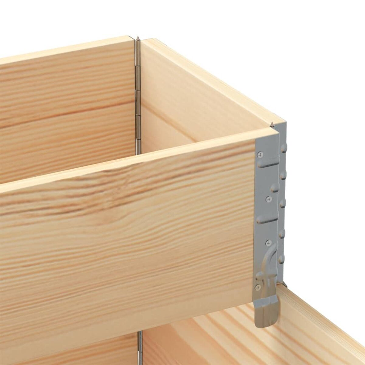 Angolo in legno di un'aiuola rialzata con staffe e ferramenta in metallo.