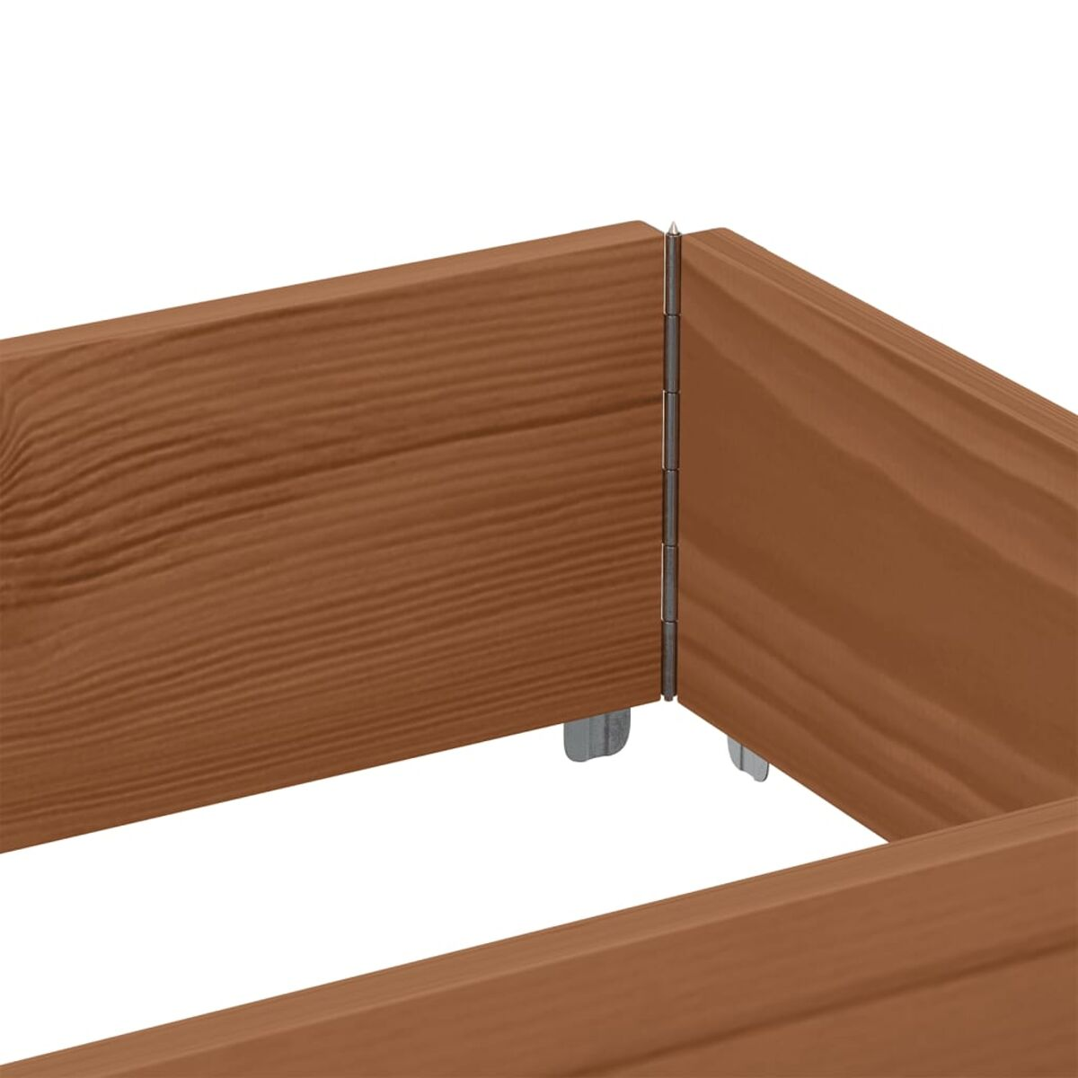 Primo piano di un angolo di legno, che mostra una cerniera.