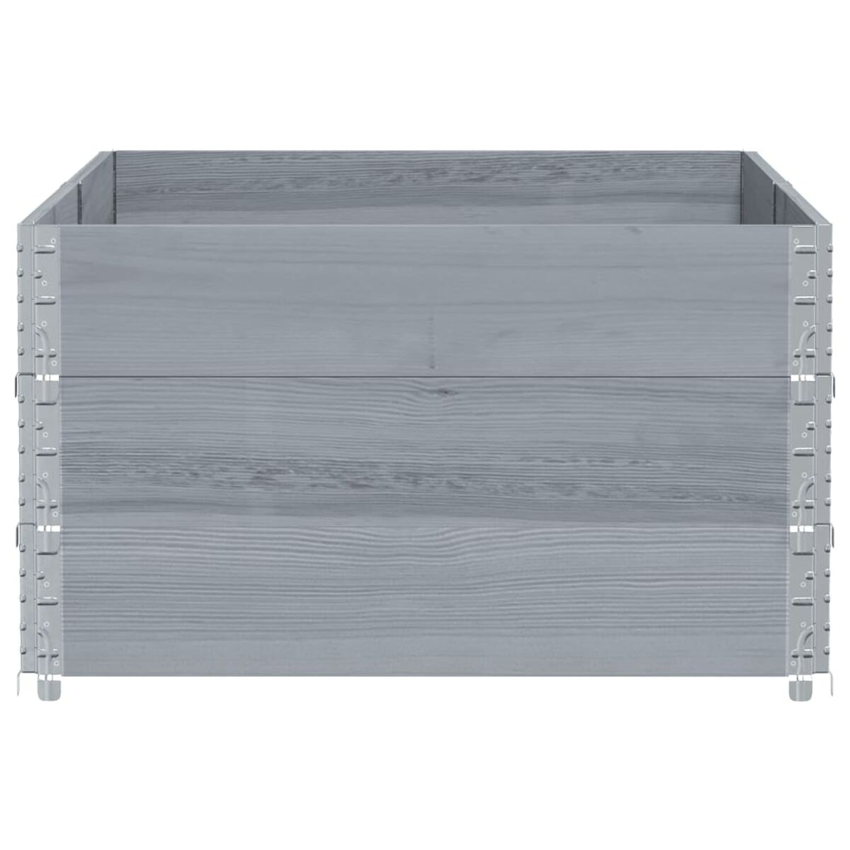 Fioriera in legno grigio con assi orizzontali e supporti angolari in metallo. La scatola poggia su piccoli piedini. Forma quadrata.