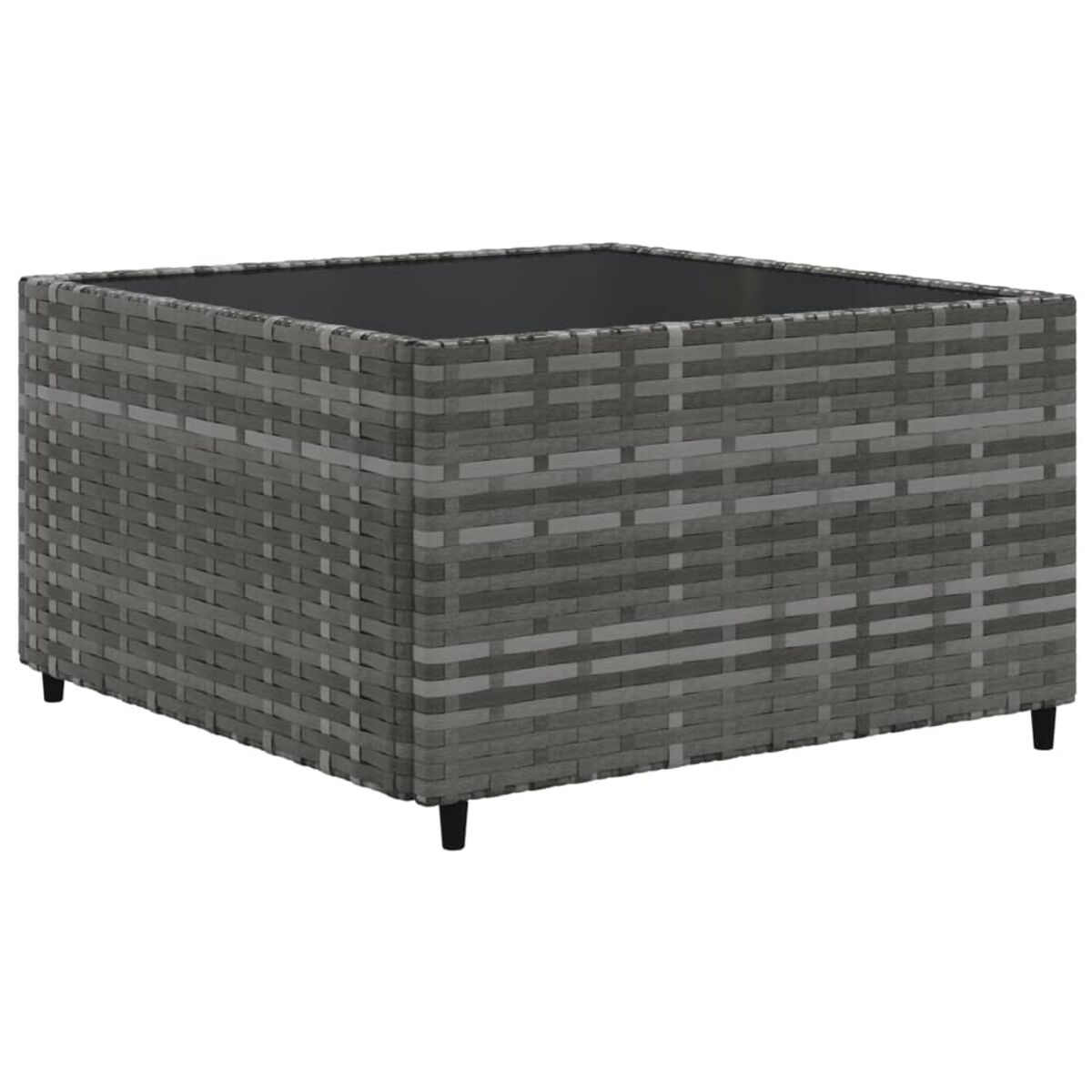 Ein quadratischer grauer Korbtisch mit dunkler Glasplatte. Der Tisch hat kurze, schwarze Beine und eine gewebte Textur.