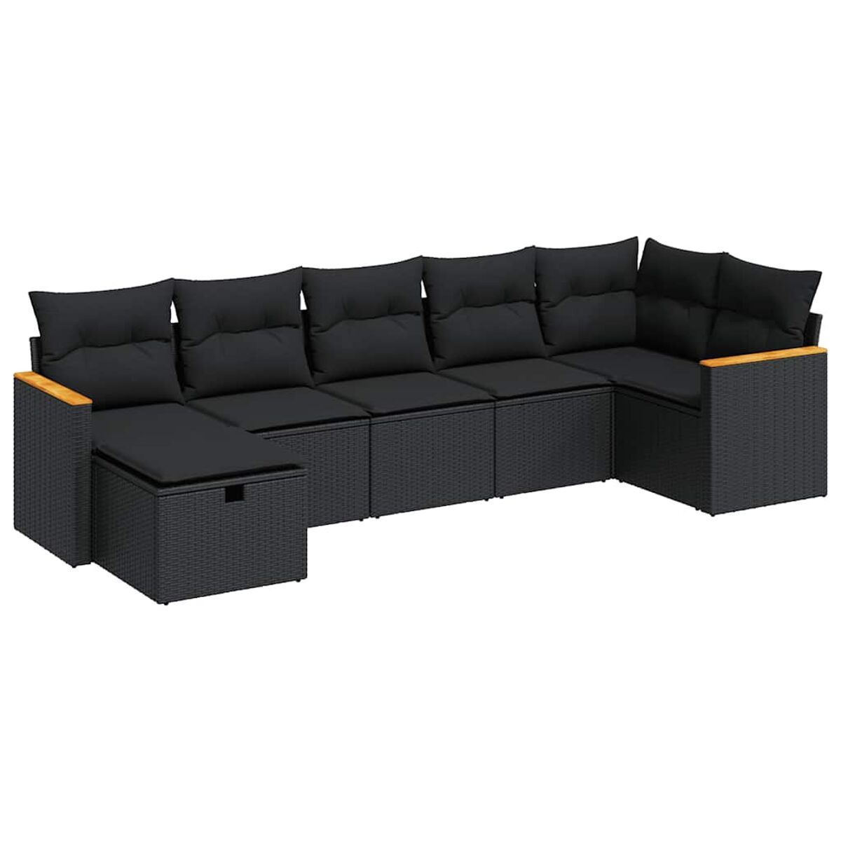 Un divano componibile in rattan nero con cuscini neri. Ha un pouf contenitore.