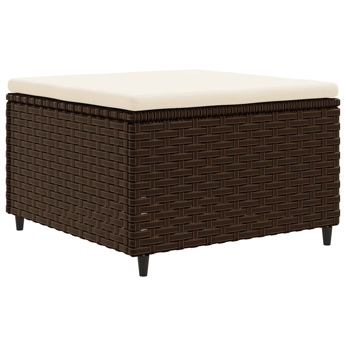 Un pouf quadrato in vimini marrone con un cuscino beige sopra e gambe nere.
