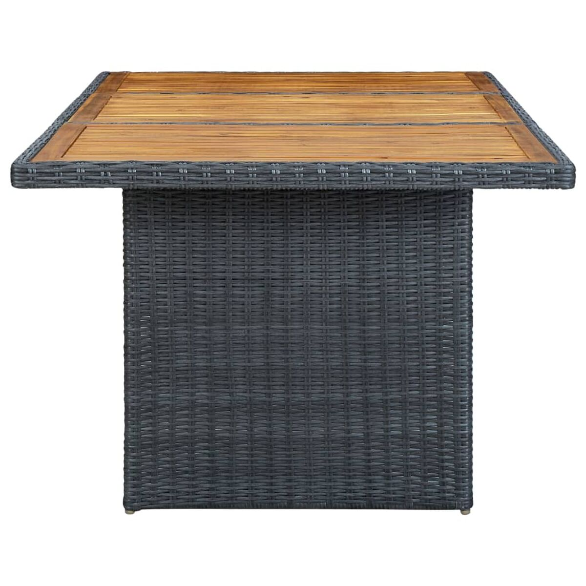 Quadratischer Outdoor-Tisch mit Holzplatte und dunkelgrauer gewebter Basis, isoliert auf Weiß.