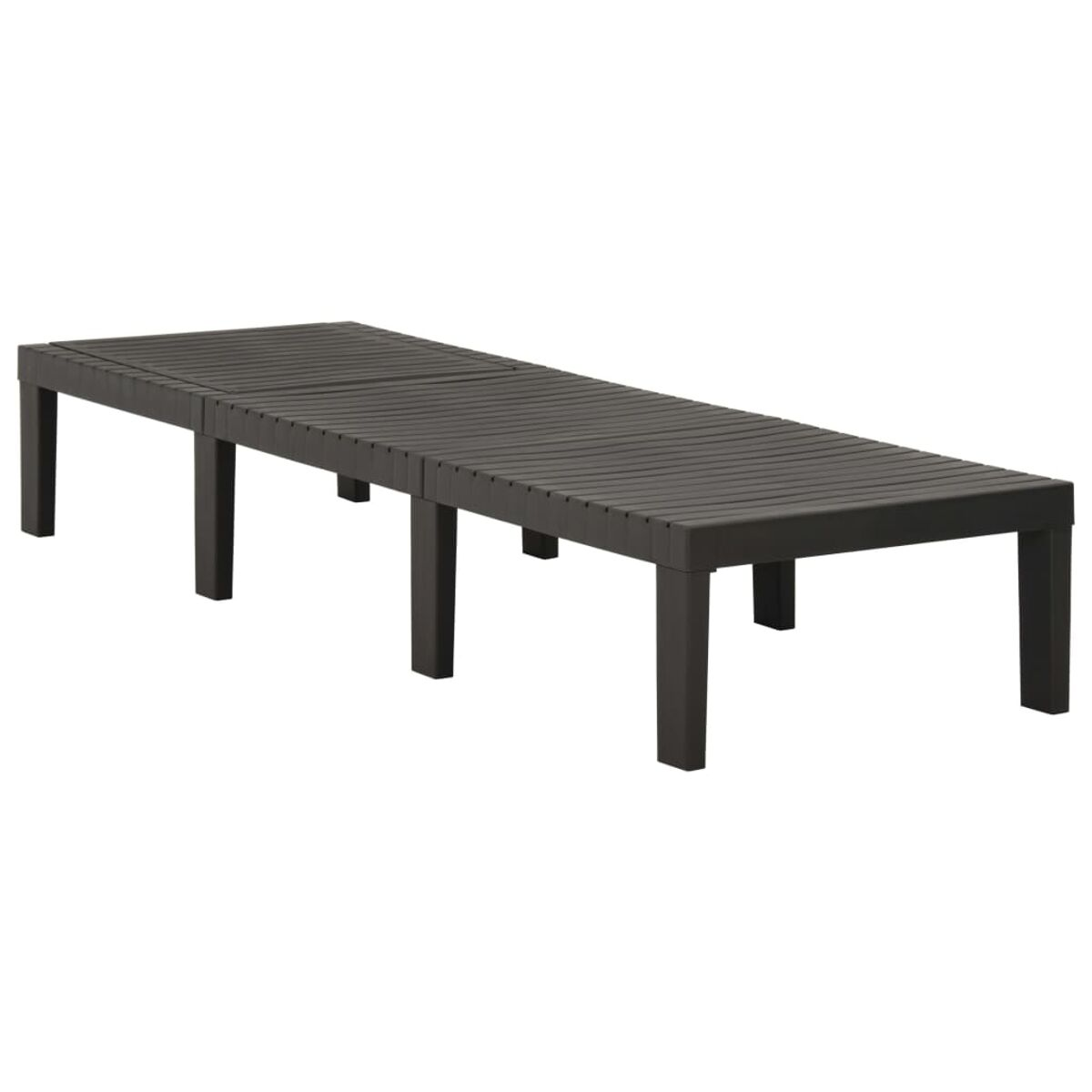 Eine lange, dunkelbraune Outdoor-Lounge. Sie hat eine Lattenoberseite und steht auf kurzen Beinen.