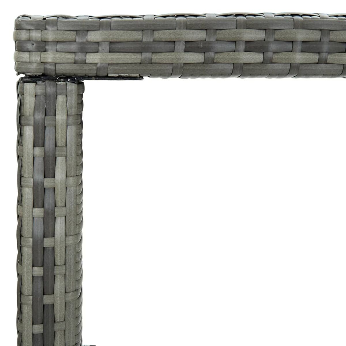 Nahaufnahme einer Ecke eines grauen Rattanmöbels. Zeigt die Textur.
