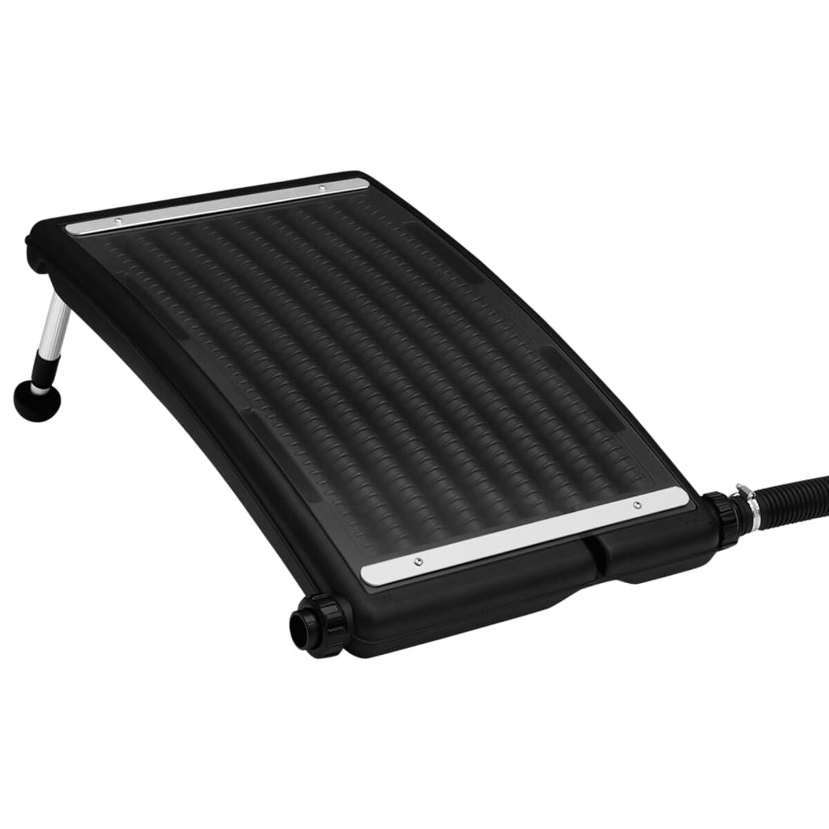 Schwarzer Solarheizkörper für den Pool. Er ist abgewinkelt, mit einem daran befestigten Schlauch.