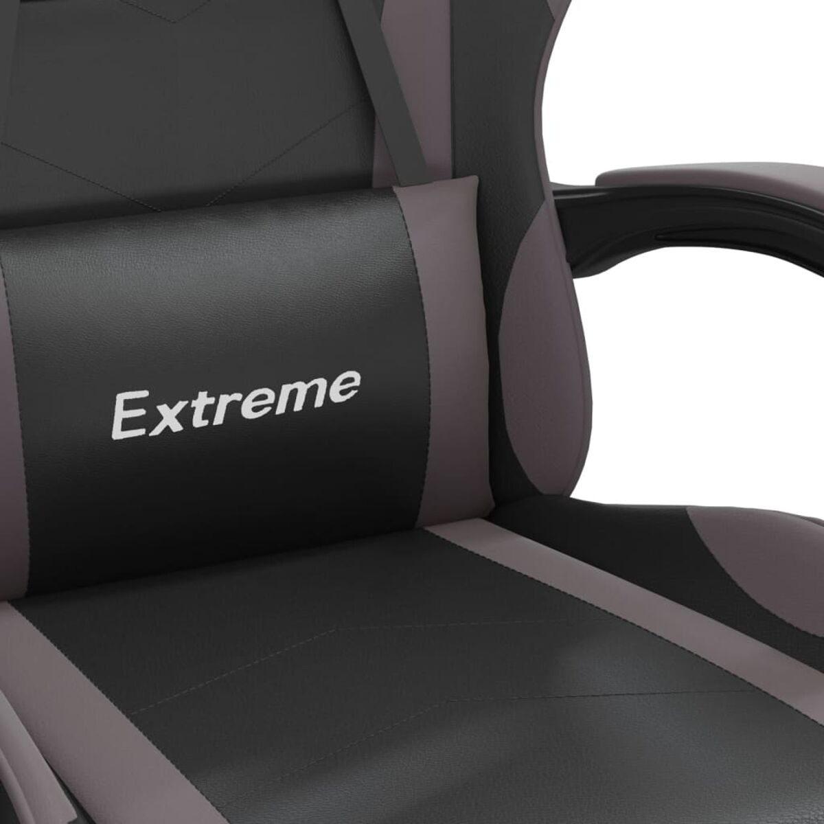 Nahaufnahme Gaming-Stuhl, schwarz-graues Design, mit dem Wort 'Extreme' auf dem Kissen.
