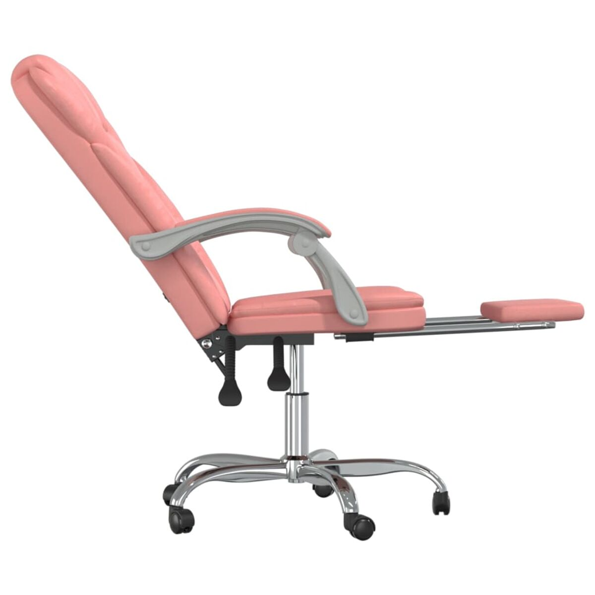 Ein rosa Bürostuhl mit Fußstütze, auf Rollen. Er ist zurückgelehnt und hat silberfarbene Arme.