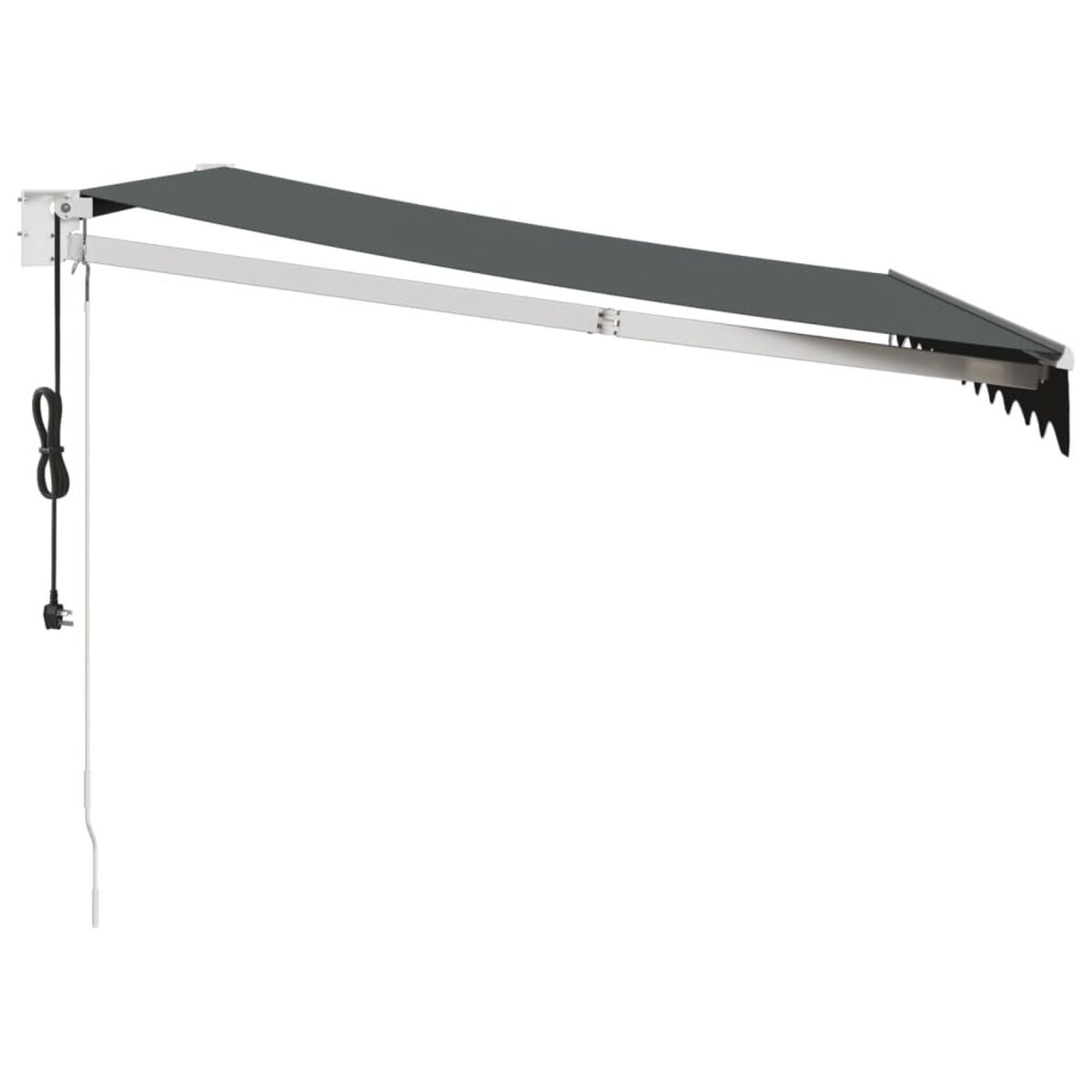 Graue Markise von weißer Wand ausgeklappt, schwarzes Kabel und Stecker.