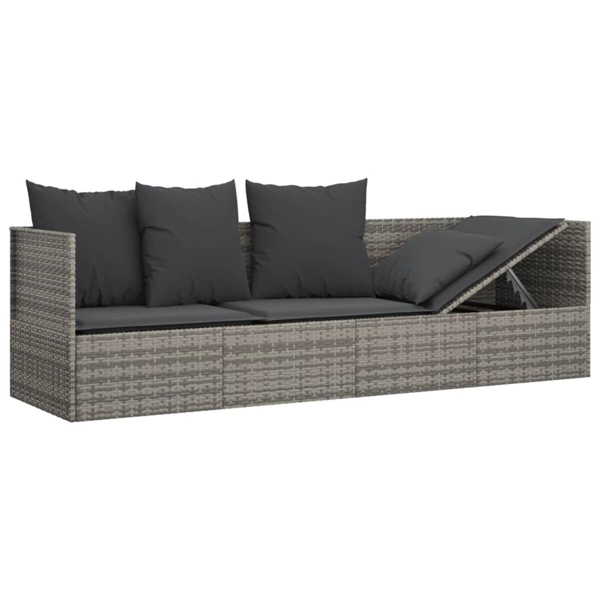 Graues Rattan-Outdoor-Sofa mit grauen Kissen, weißer Hintergrund.