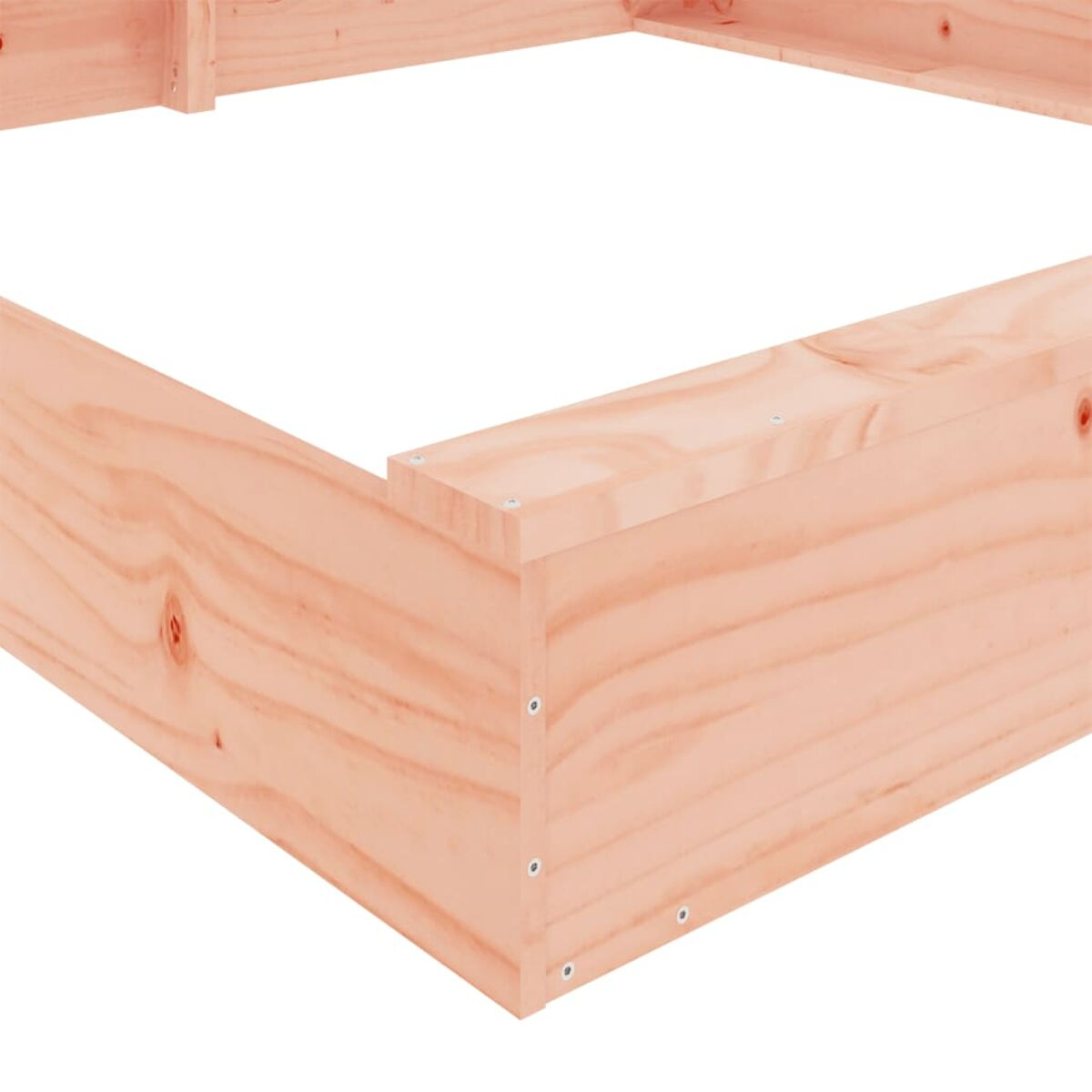 Angolo del telaio in legno, colore marrone chiaro. Sfondo bianco.