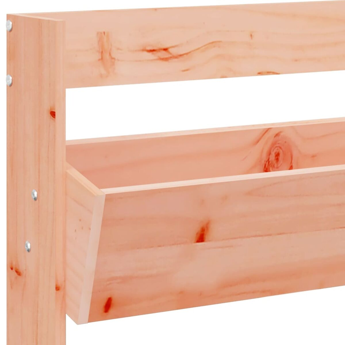 Nahaufnahme eines Holzrahmens mit Regal. Natürliche Holzfarbe und Schrauben.