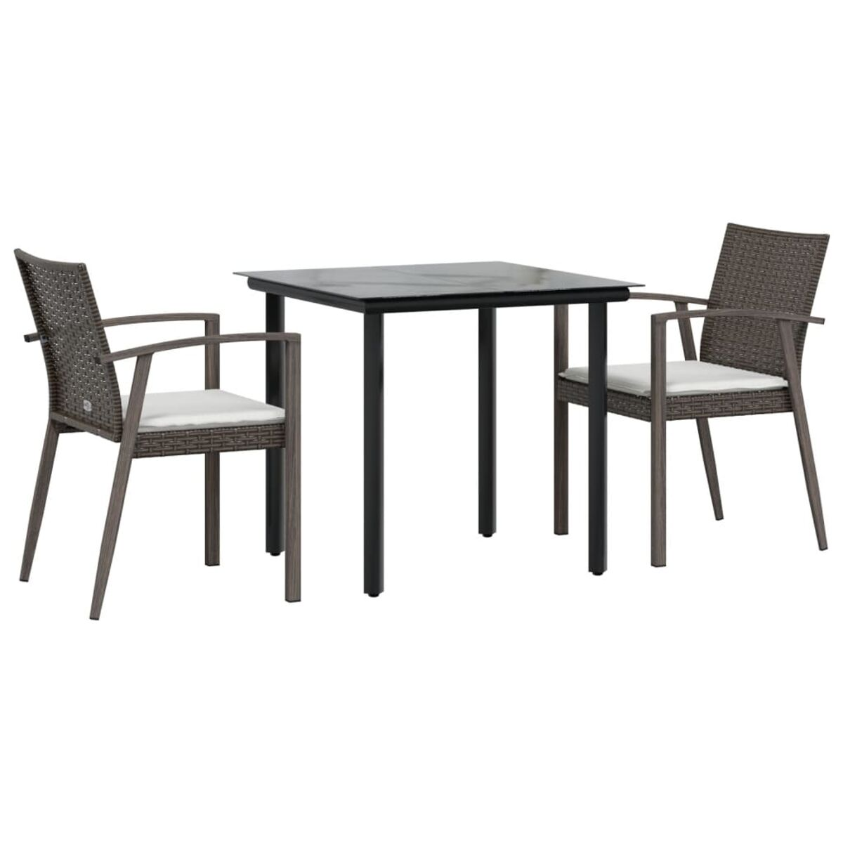 Ein quadratischer Tisch und zwei Stühle. Die Stühle haben Armlehnen und weiße Kissen. Weißer Hintergrund.