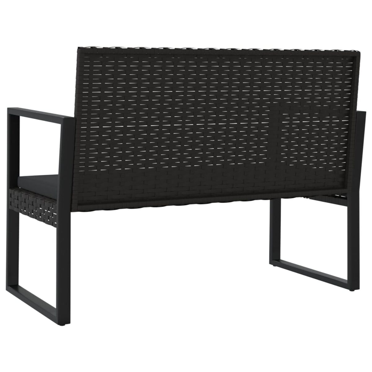 Schwarze Outdoor-Bank aus Korbgeflecht mit dunklem Kissen. Weißer Hintergrund.