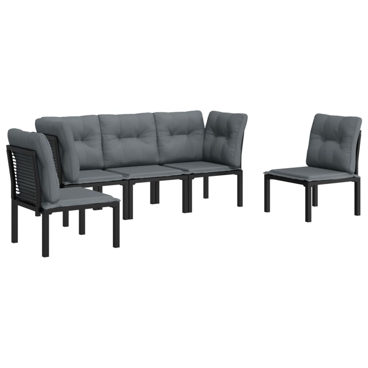 Ein schwarzes Sitzmöbel-Set für draußen: eine Eckcouch und drei Einzelstühle.