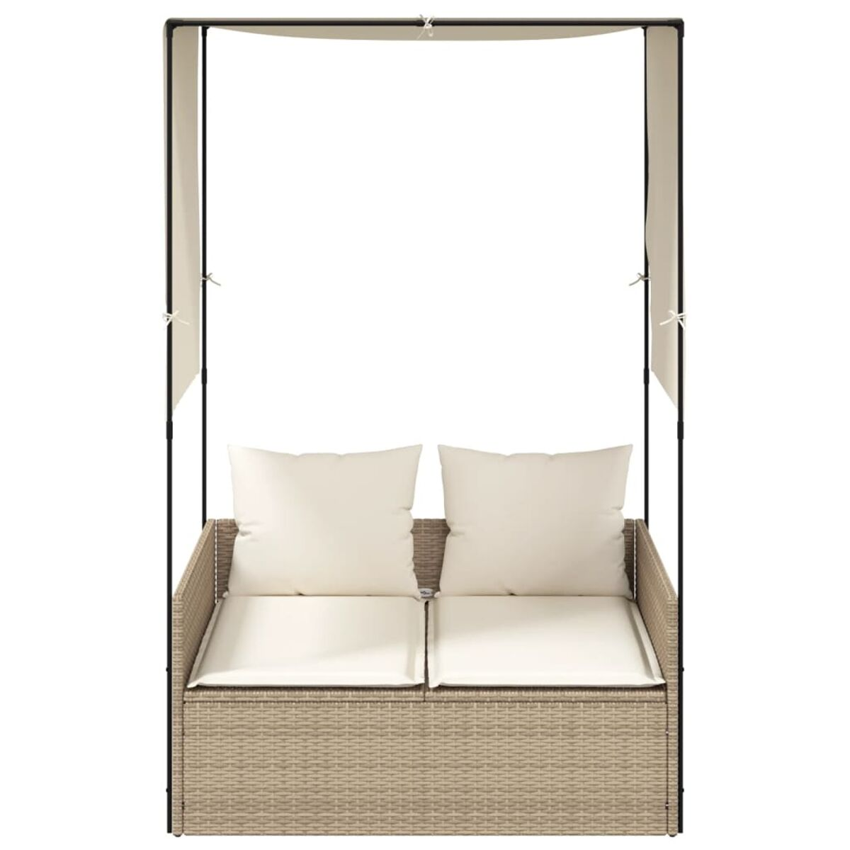 Beiges Outdoor-Wicker-Daybed mit Baldachin und zwei weißen Kissen. Der Hintergrund ist weiß.