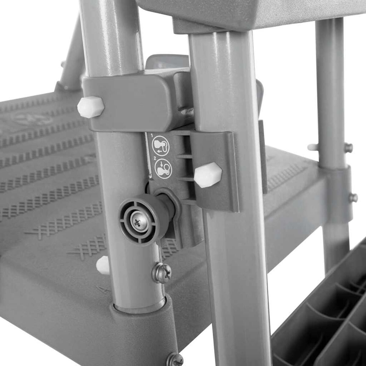 Nahaufnahme des Verstellmechanismus eines grauen Tritthockers. Isoliert.
