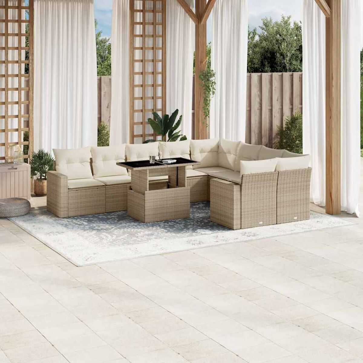 Seccional de ratán exterior con mesa elevable y cojines, patio.