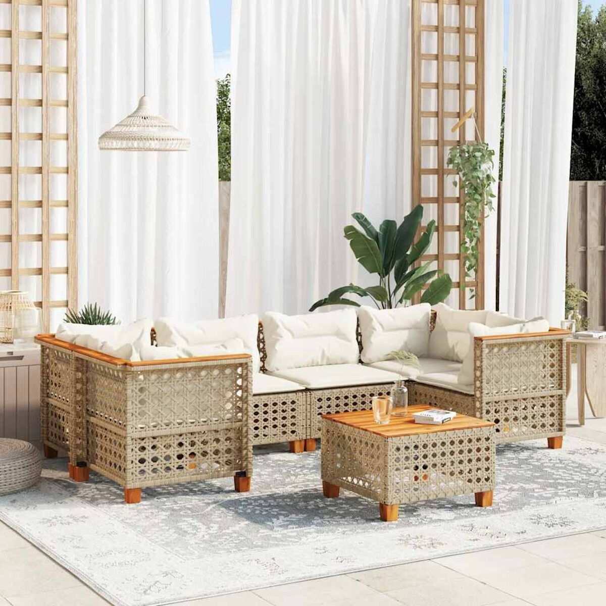 Set di mobili da patio per esterni. Tessuto intrecciato, colore chiaro. Include divano e tavolino.