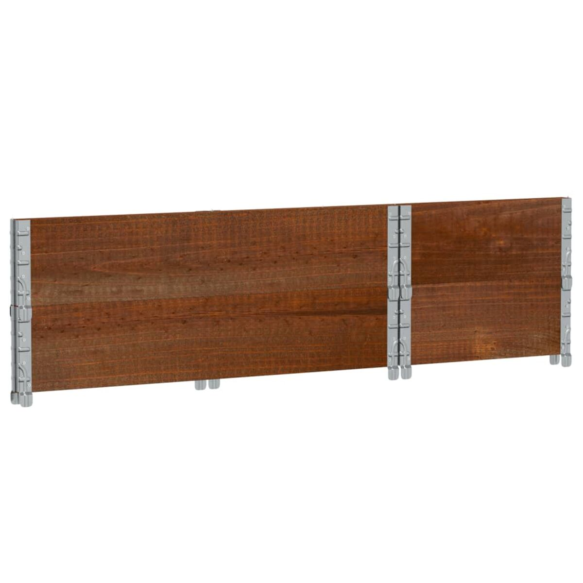 Recinzione in legno con assi orizzontali tenute insieme da supporti metallici.