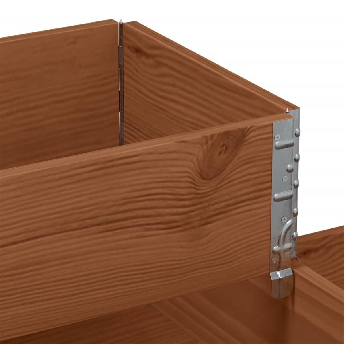 Primo piano di assi di legno tenute insieme da cerniere e staffe metalliche. Il legno ha una tonalità marrone rossastro.