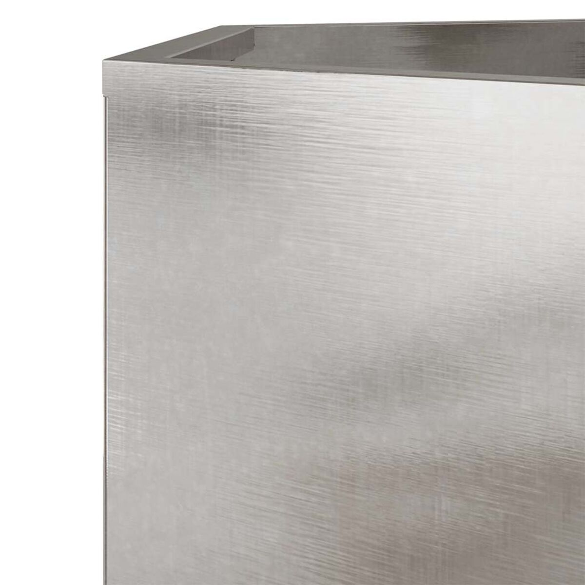 Nahaufnahme einer gebürsteten Metalloberfläche. Es ist ein Teil einer Box.