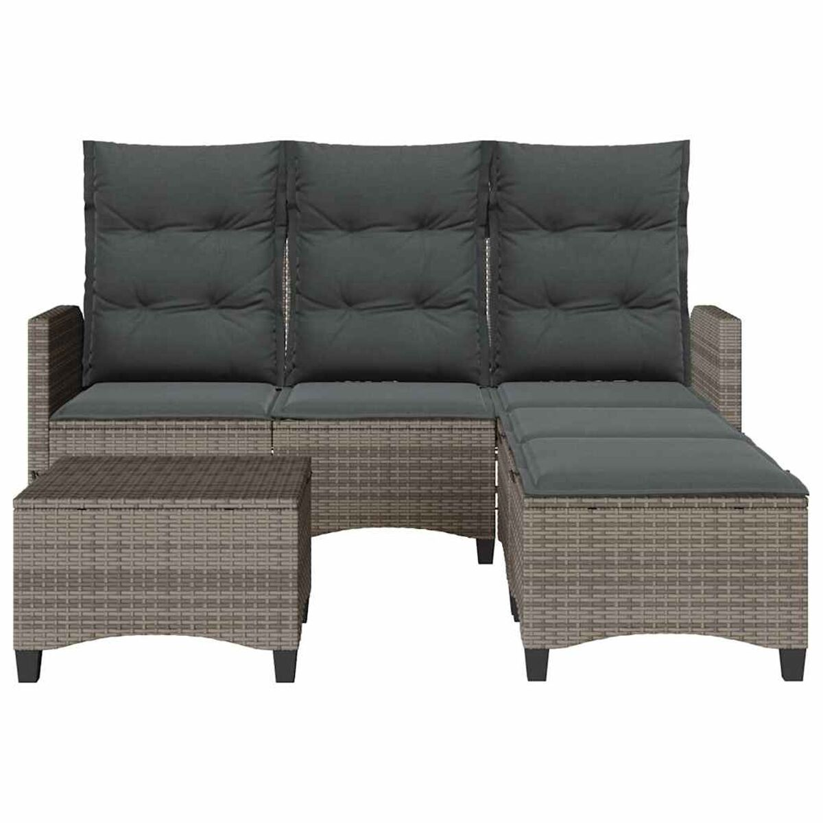 Set divano in vimini grigio con cuscini grigio scuro e pouf abbinato. Cuscini grigio scuro.