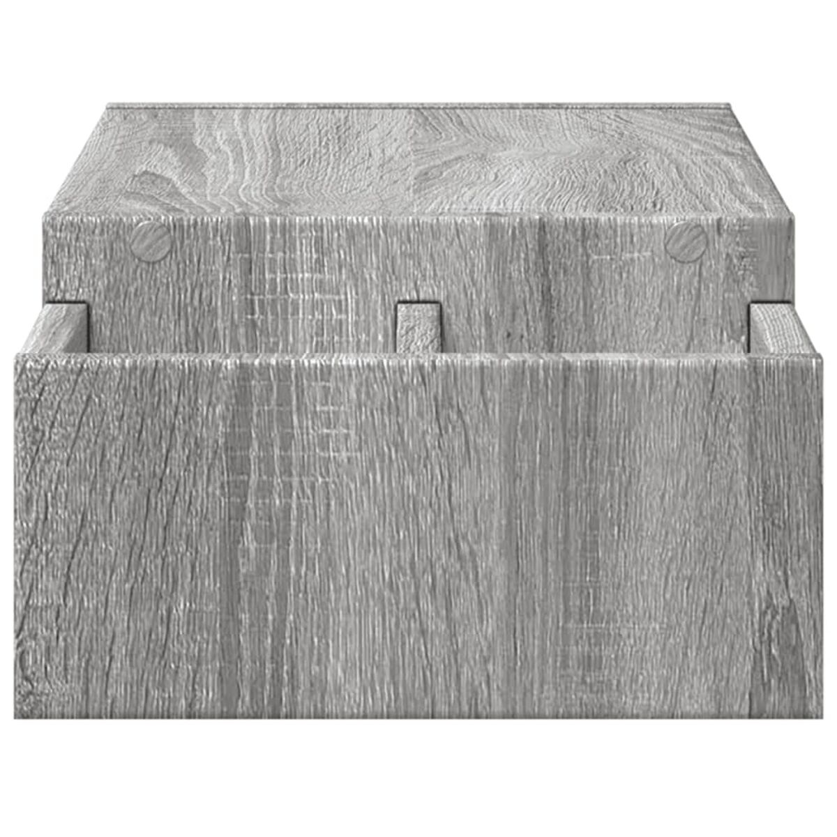 Nahaufnahme einer grauen Holzbox mit zweistufigem Design und sichtbarer Holzmaserung.