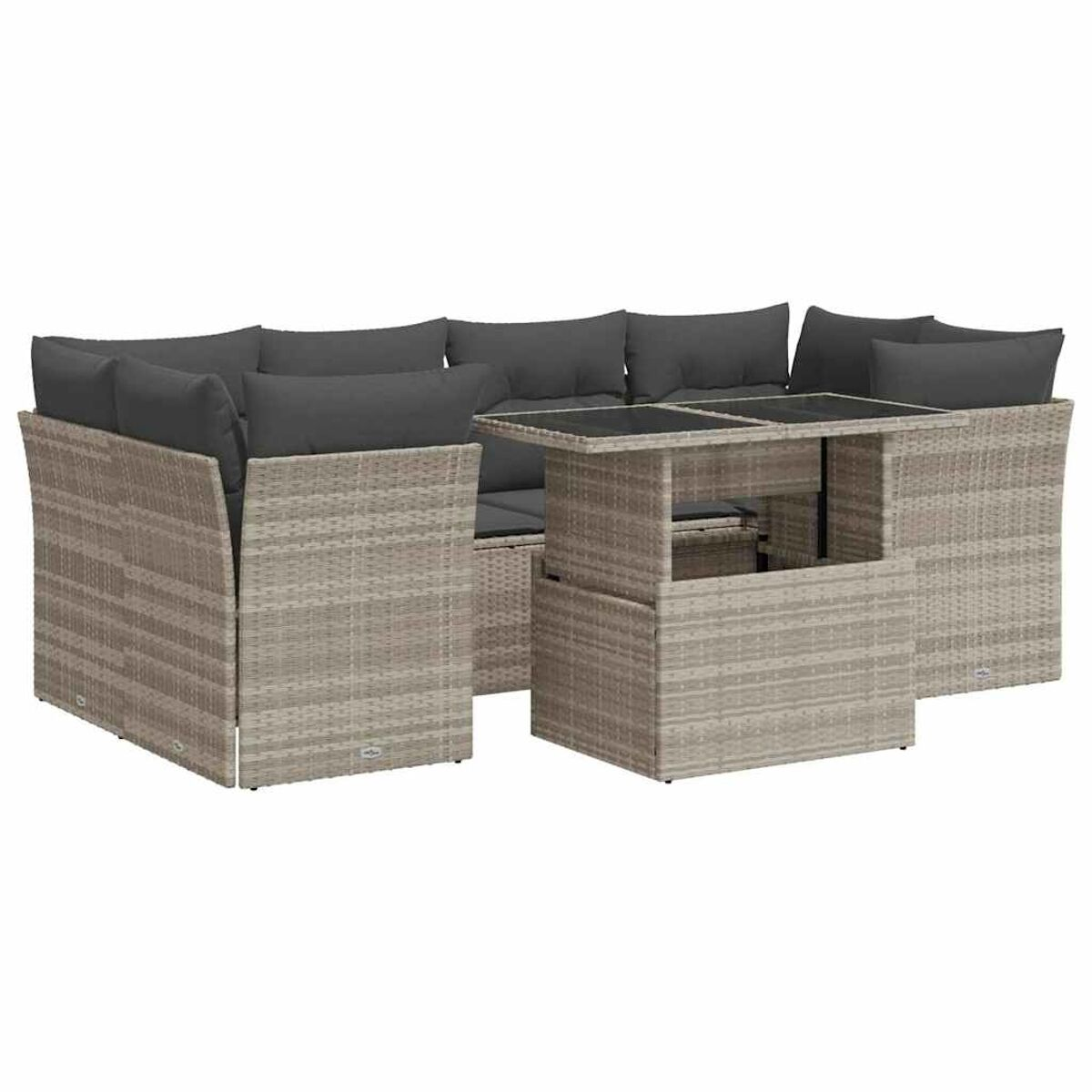 Un set di divani in vimini marrone chiaro con cuscini grigi e un tavolino sollevabile.