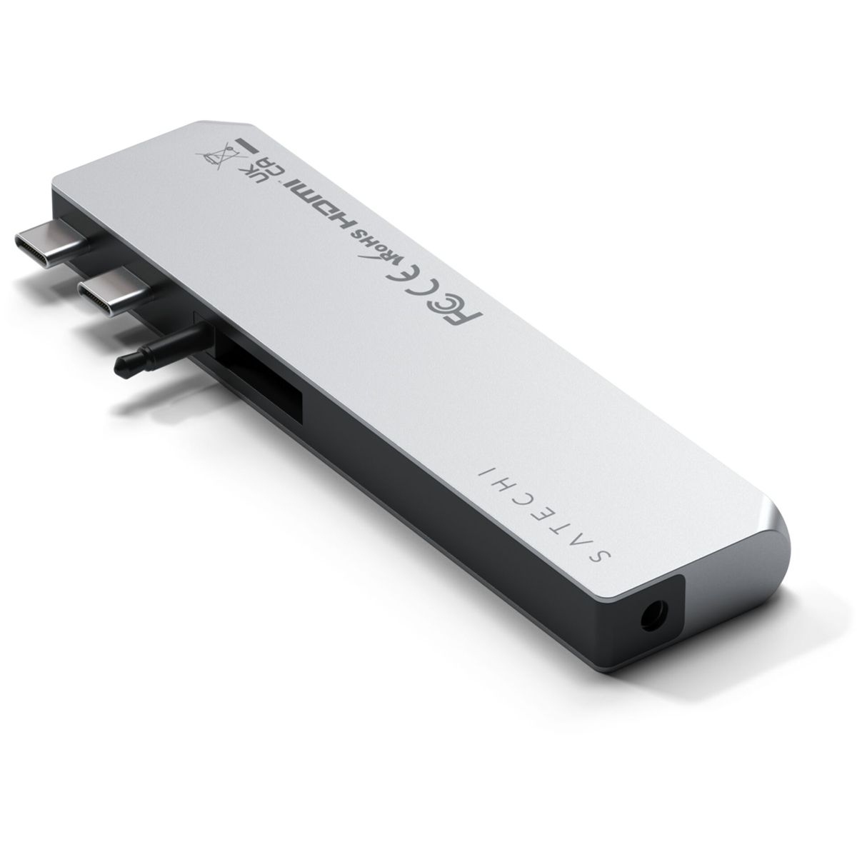 Ein silberner USB-C-Hub mit mehreren Anschlüssen und dem Satechi-Logo.