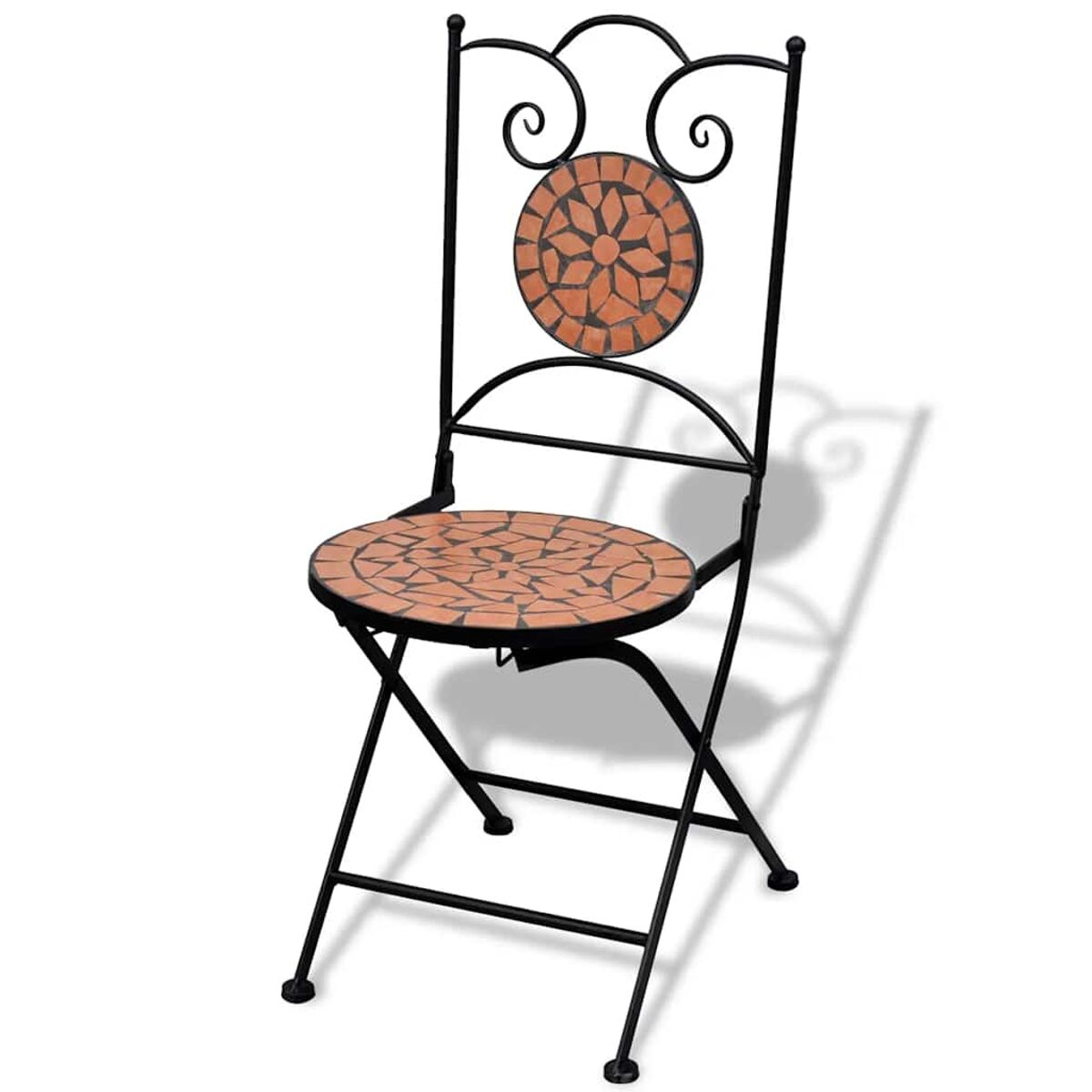 Klappstuhl mit Mosaikfliesen-Sitz und -Rückenlehne, schwarzes Metallgestell. Dekoratives Design.