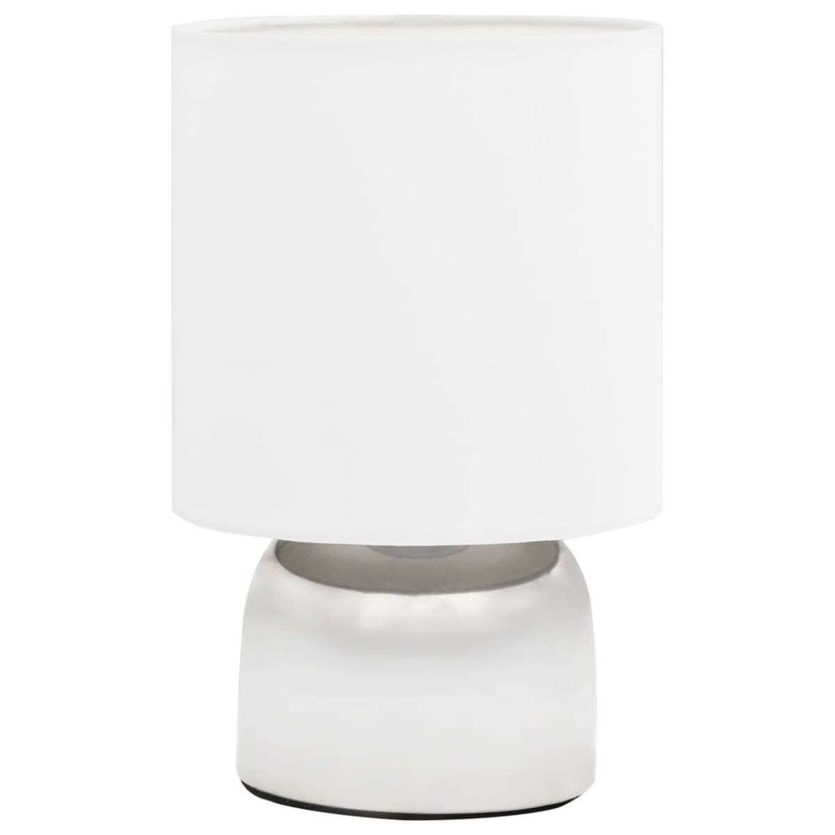 Kleine weiße Lampe mit zylindrischem weißen Lampenschirm und silbernem Fuß auf weißem Hintergrund.