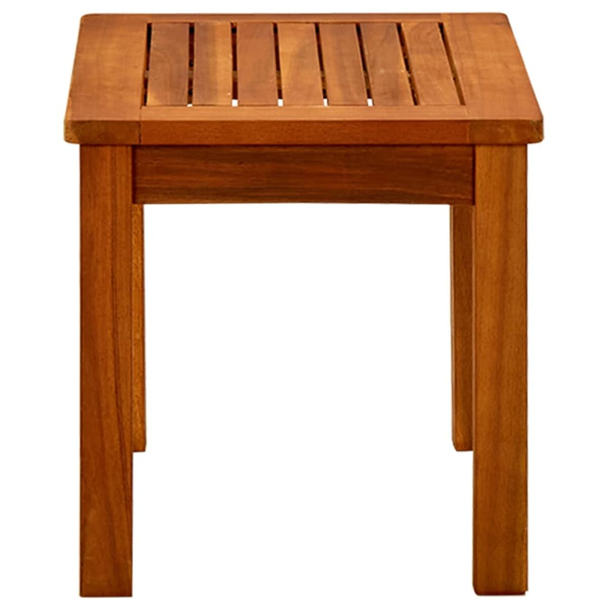 Ein quadratischer Beistelltisch aus Holz mit Lattenrost ist auf weißem Hintergrund isoliert.