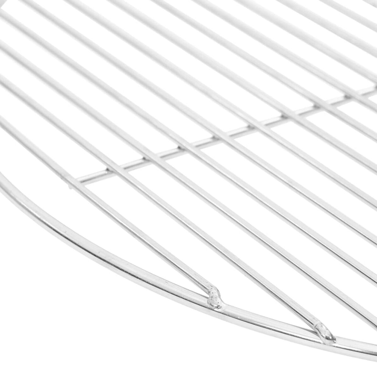 Nahaufnahme eines Metallgrillrosts. Der Grill hat silberne Stäbe in kreisförmiger Form.
