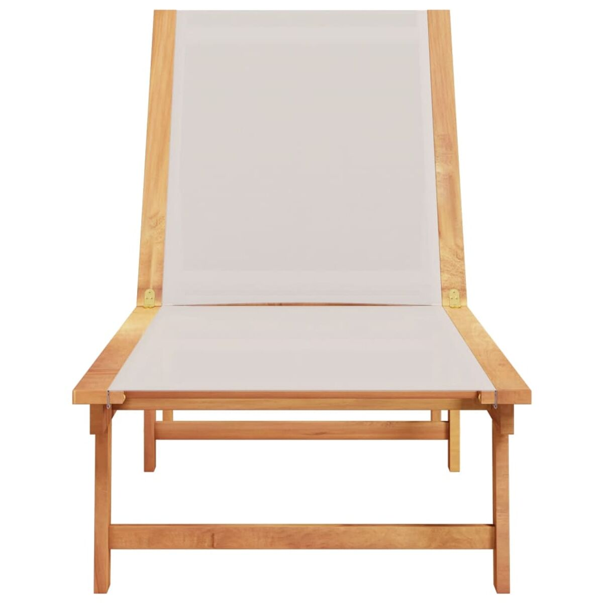 Sedia da spiaggia in legno con tela bianca. Isolato su sfondo bianco.