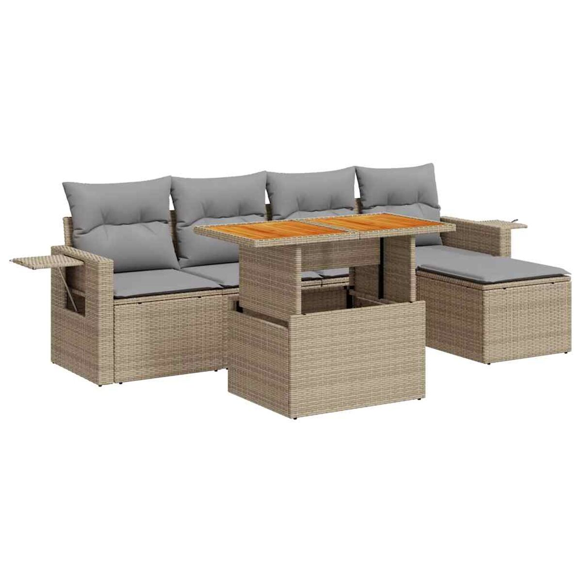 Set da esterno in vimini beige con tavolo e divano. Tavolo con piano in legno. Cuscini grigi. Sfondo bianco.