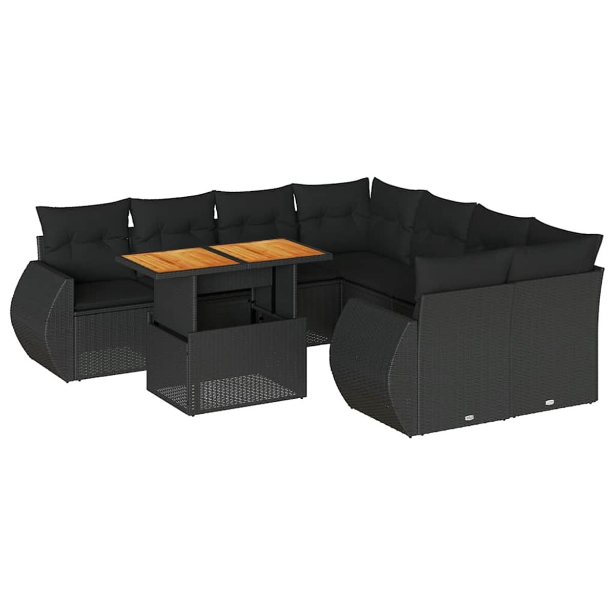 Divano angolare in rattan nero con cuscini neri. Tavolo in legno al centro.
