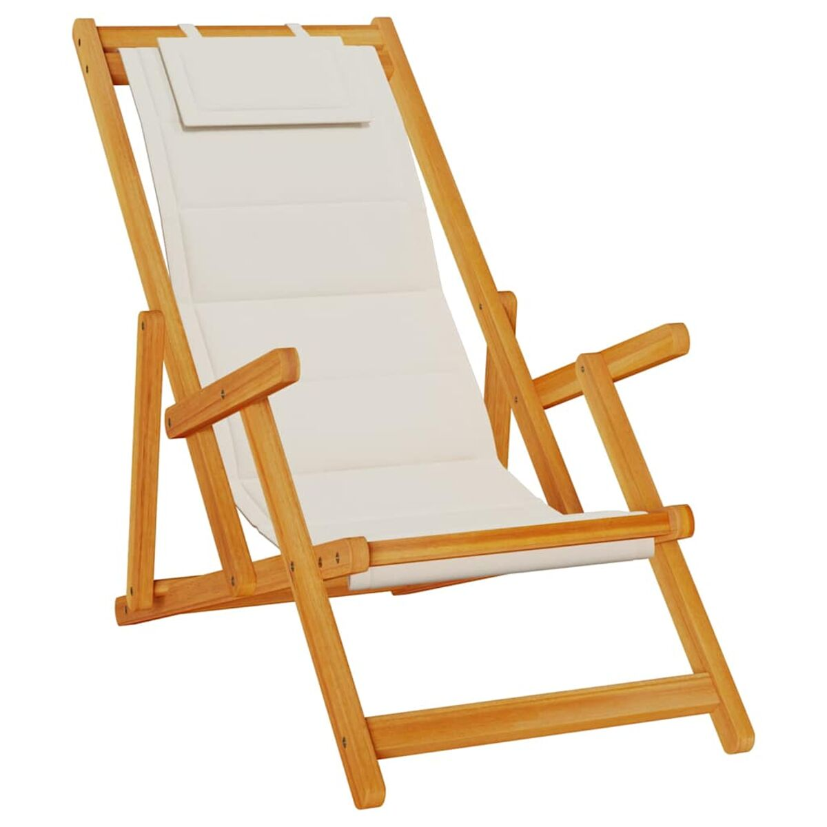 Una sedia da spiaggia in legno con un cuscino bianco, su sfondo bianco. La sedia è piegata.