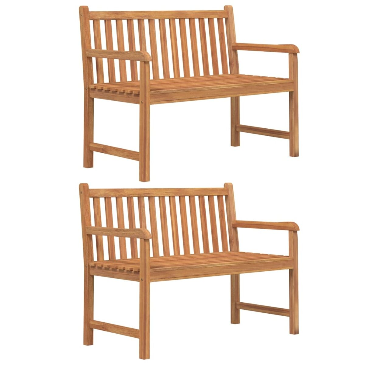Zwei Holzbänke. Lattenrücken und Sitze mit Armlehnen. Helle Holzfarbe. Weißer Hintergrund.