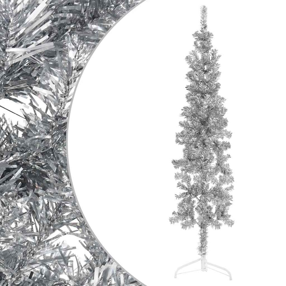 Silberner, schlanker Weihnachtsbaum mit Lametta-Ästen, weißem Sockel.