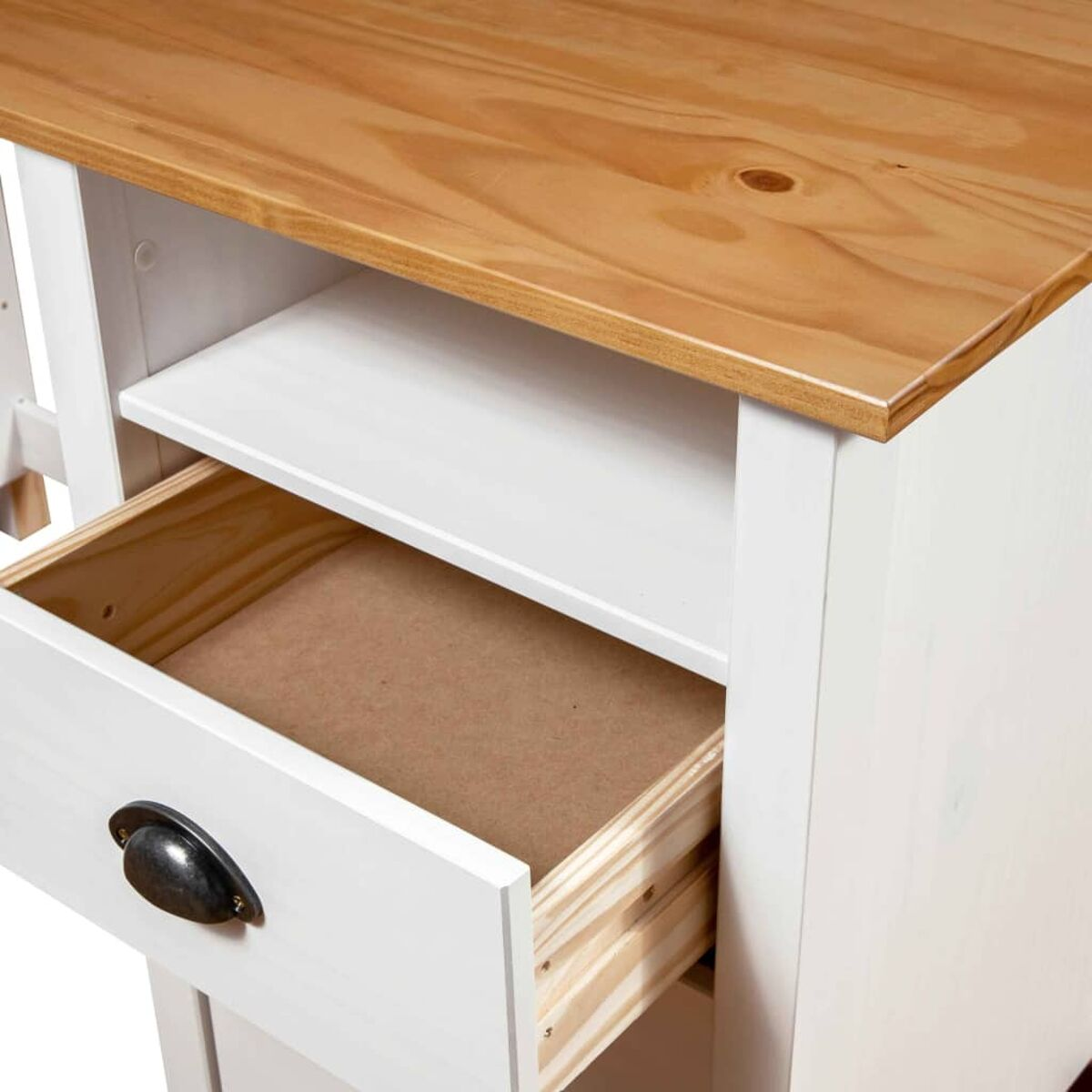 Detail eines weißen und braunen Holzschreibtischs mit Schublade und Regal.