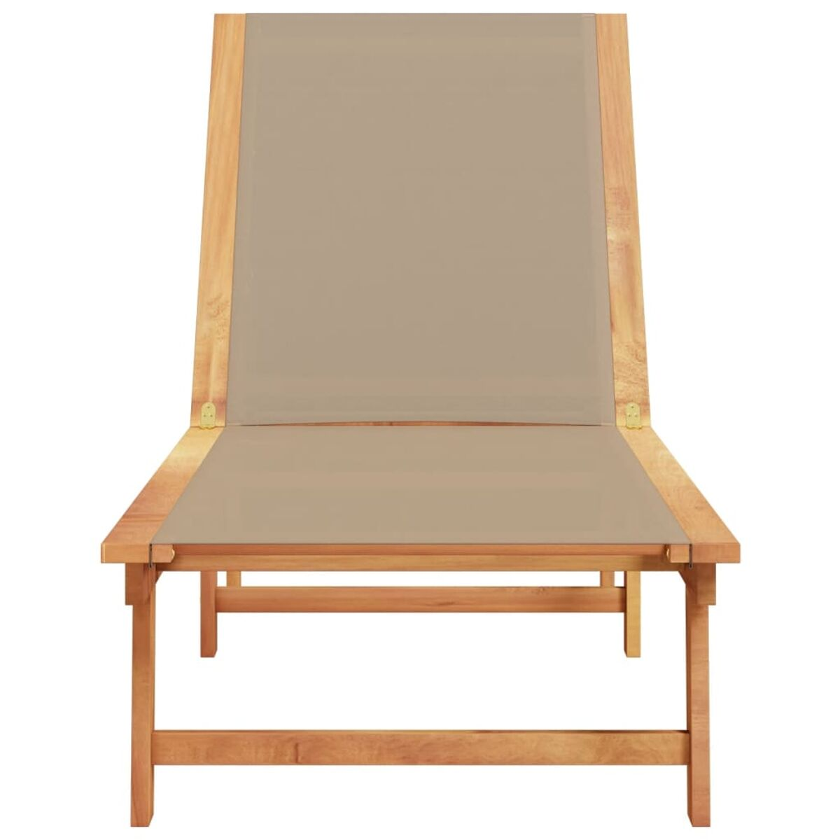 Una sdraio in legno per esterni con seduta e schienale in tessuto beige, vista frontalmente.