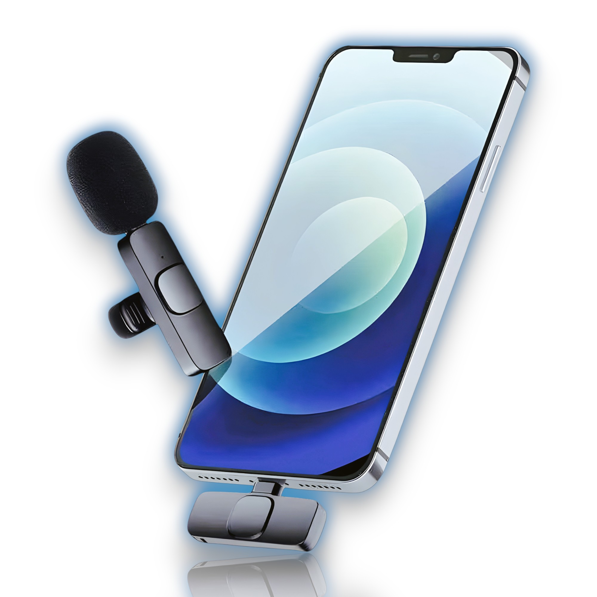 Smartphone con micrófono. El teléfono es blanco con pantalla azul, el micrófono es negro y plateado.