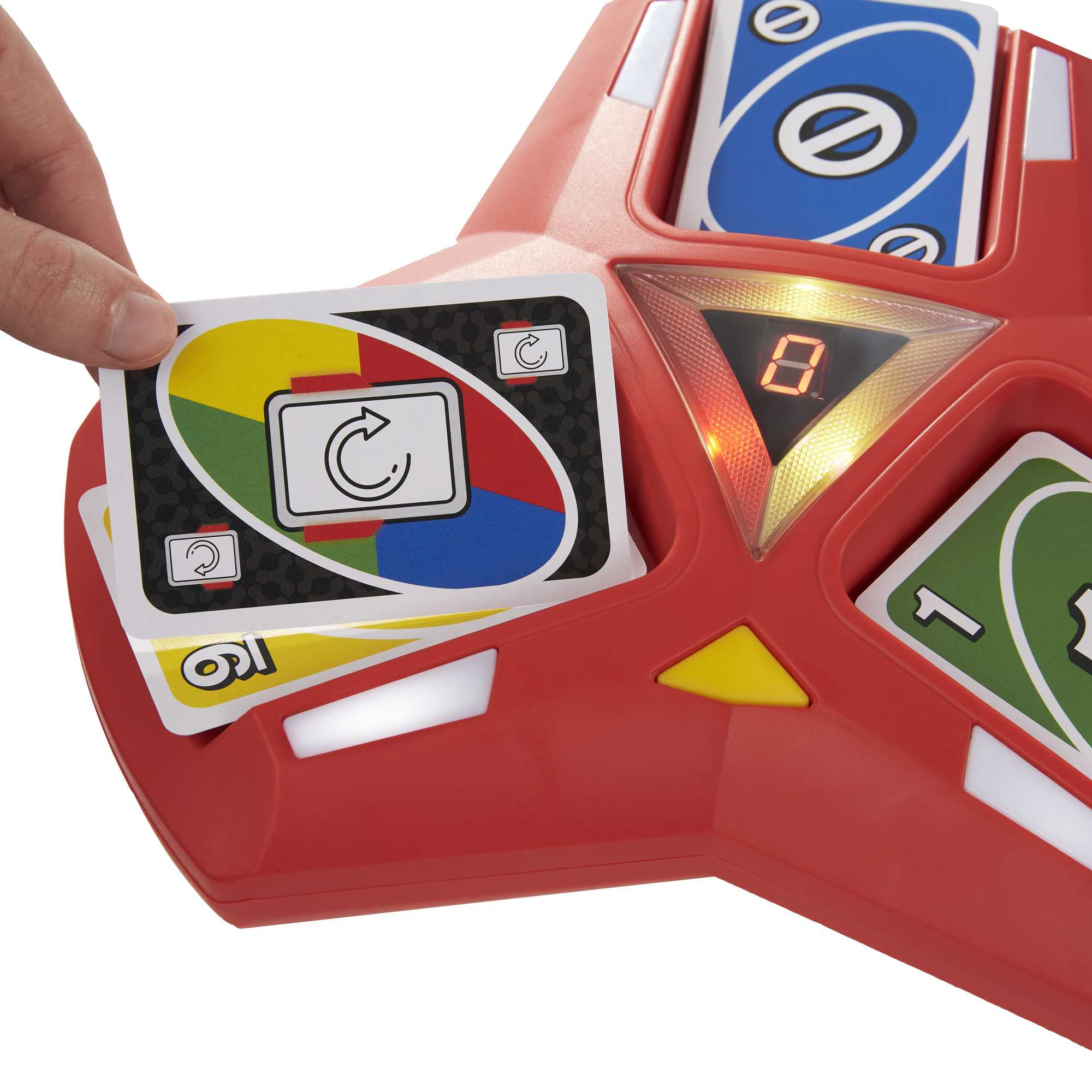 Ein rotes UNO-Kartenspielgerät mit Karten, das zeigt, wie eine Hand eine gelb-rot-grüne Karte einlegt.